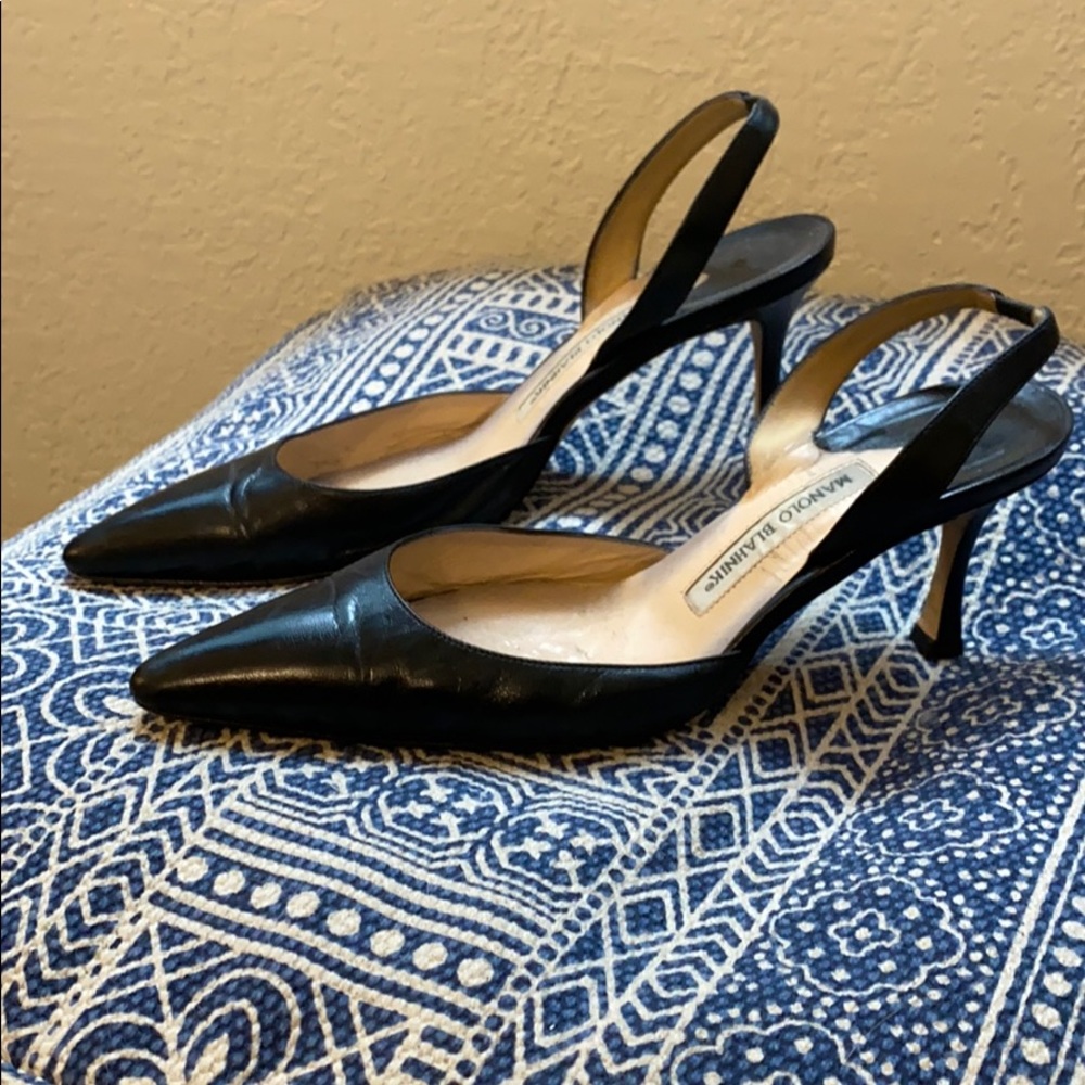 Classic black leather Monolo kitten heel